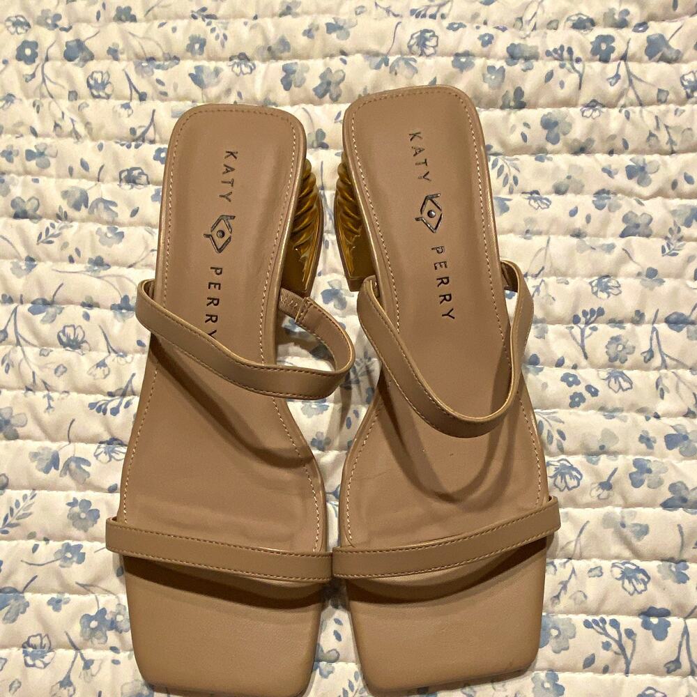 Katy Perry Beige/Gold Logo Slide Sandal Open Toe Slip On Size 9M KP2385